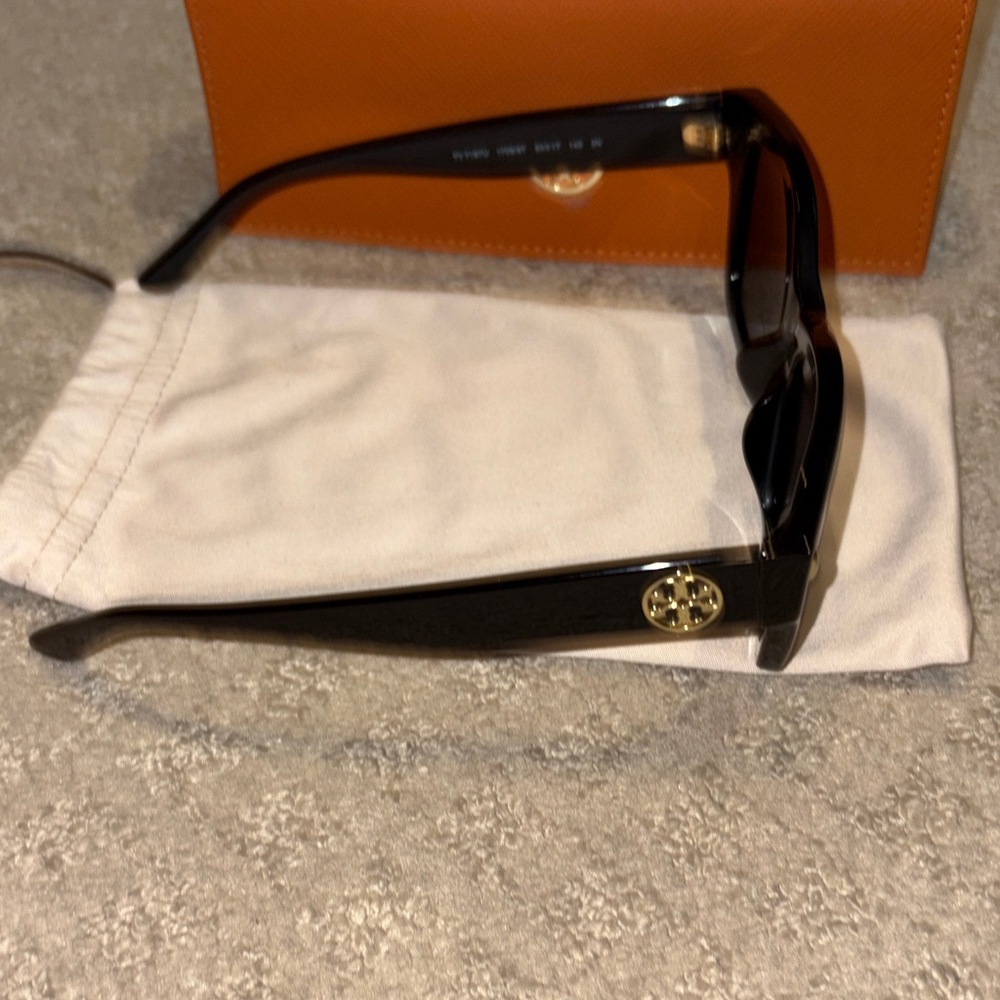Tory Burch Glossy Black Rectangular Sunglasses wi… - image 8